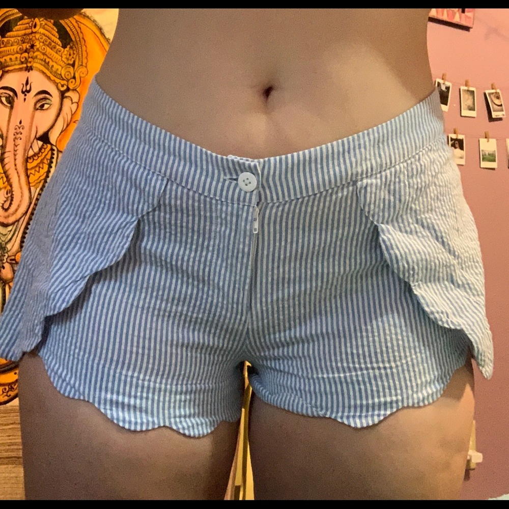 Matching set of scalped shorts